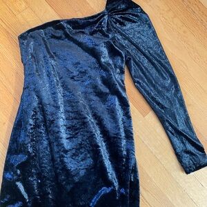 Shiny velvet one sleeve dress